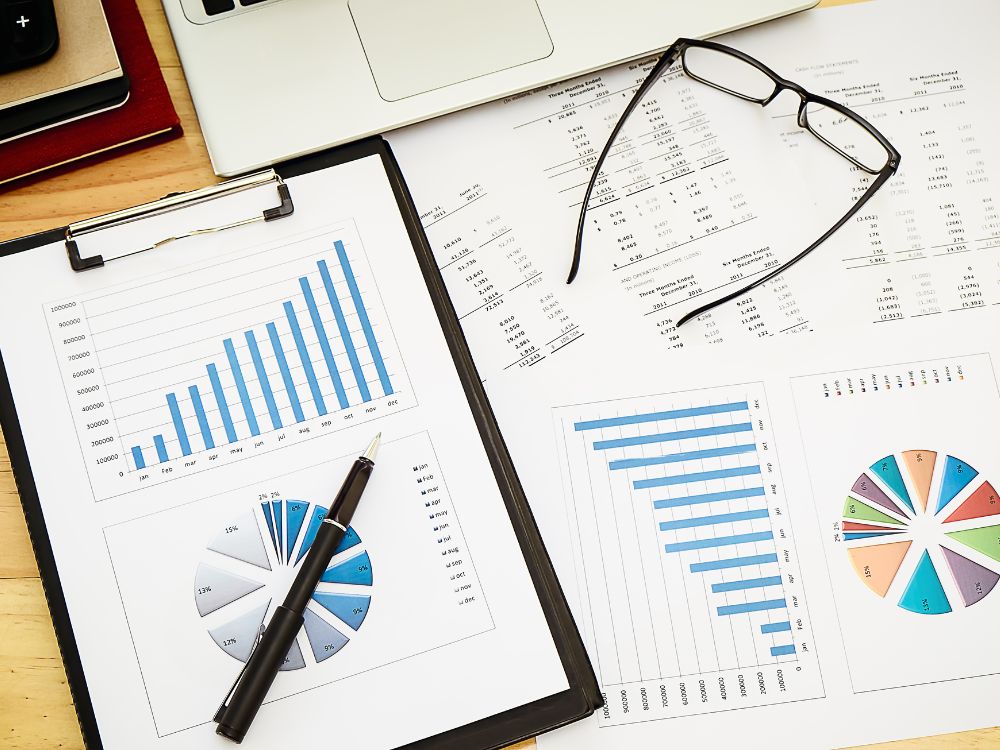 financial services landing page tips and examples